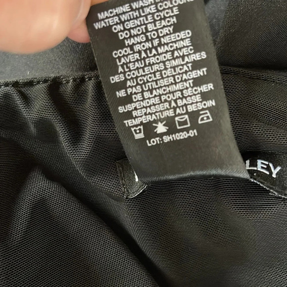 HILARY RADLEY Black Pull-on Skinny Dress Pants With  Tummy Control Size M - Picture 9 of 11